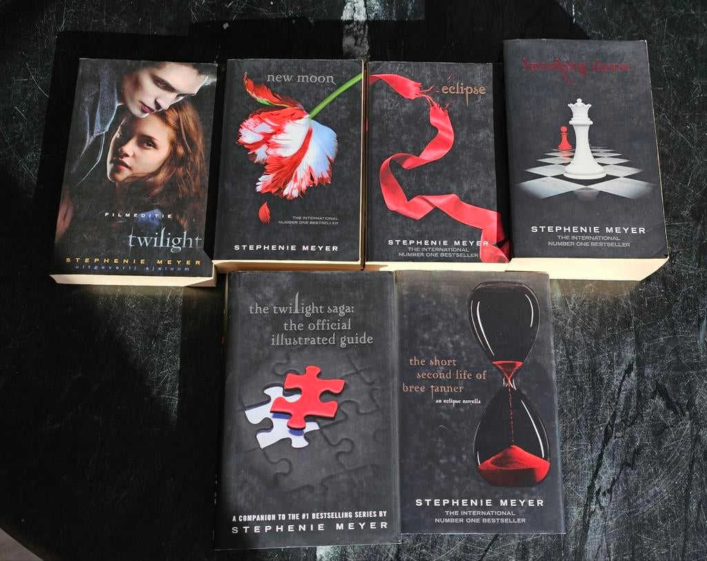 De volledige Twilight reeks + 3 extra boeken + kaarten, Boeken, Ophalen, Gelezen, Stephenie Meyer