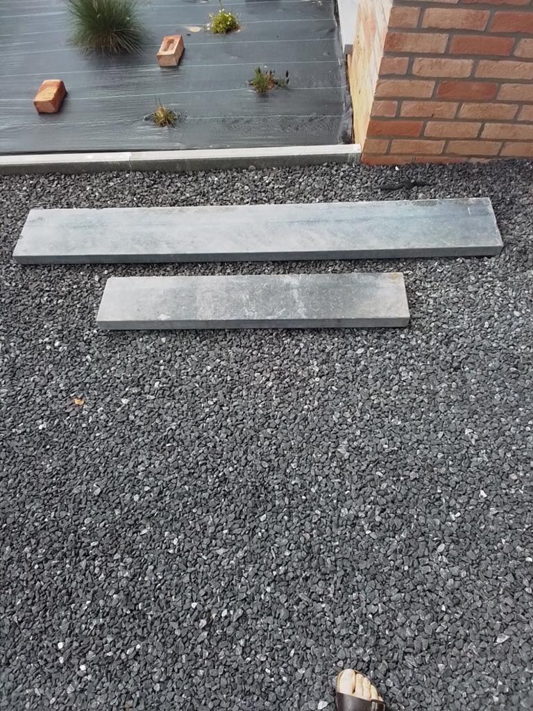 Twee hardstenen raam- of deurdorpels, Doe-het-zelf en Bouw, Ophalen, Gebruikt, Overige materialen, Overige typen