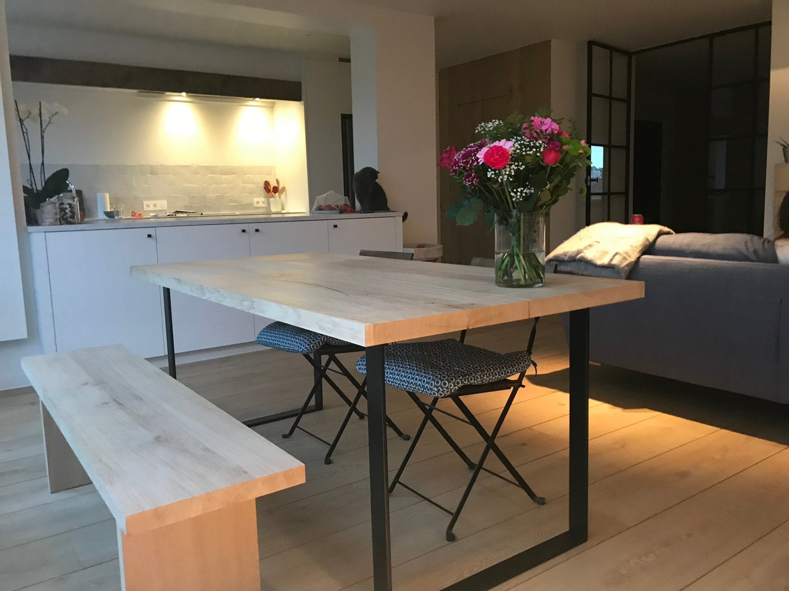 Massieve eiken tafel met eiken bank, Enlèvement, Comme neuf