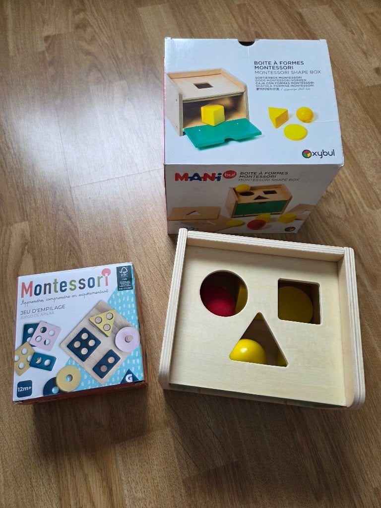 Lot de 2 jeux montessori en bois( empilage et encastrement), Enlèvement, Comme neuf