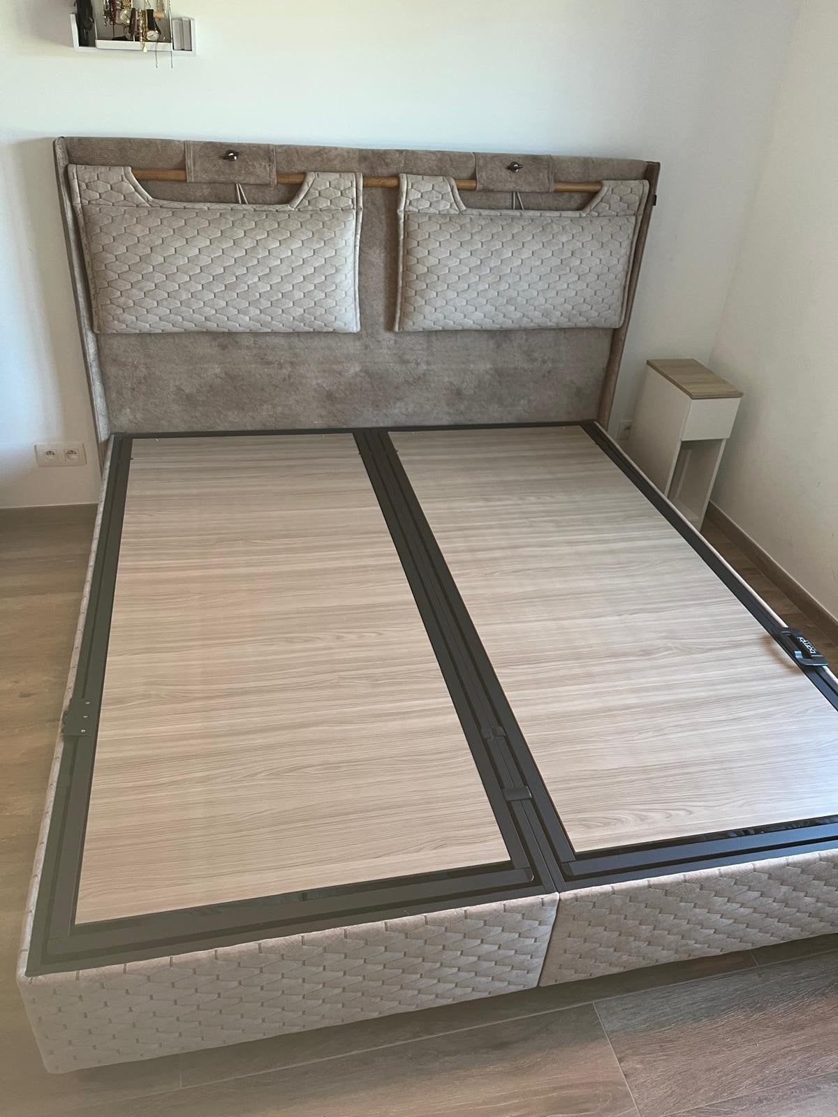 lit boxsprings, Beige, Comme neuf, Enlèvement, 180 cm