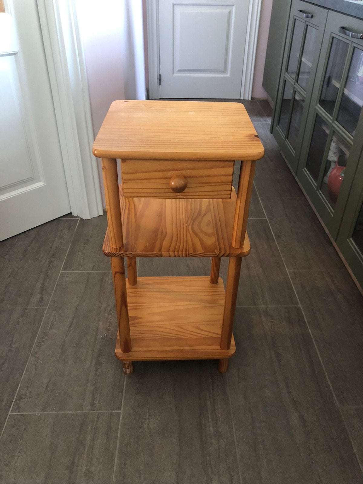 Table de chevet / d'appoint en pin massif à 3 niveaux, Enlèvement, Utilisé, Bois