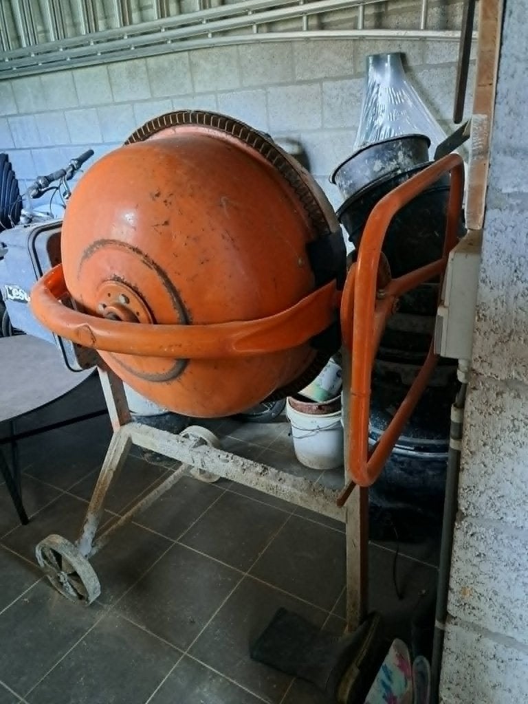 Betonmolen/Betonmixer Lesha SM 145, Bricolage & Construction, Bétonnières, Enlèvement, Utilisé