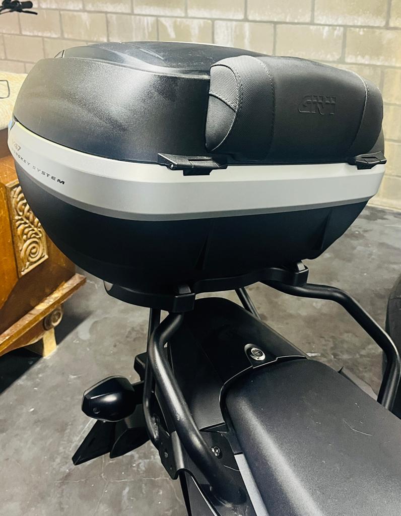 Givi Topkoffer V47 Monokey (met beugel / met rugleuning), Ophalen, Zo goed als nieuw