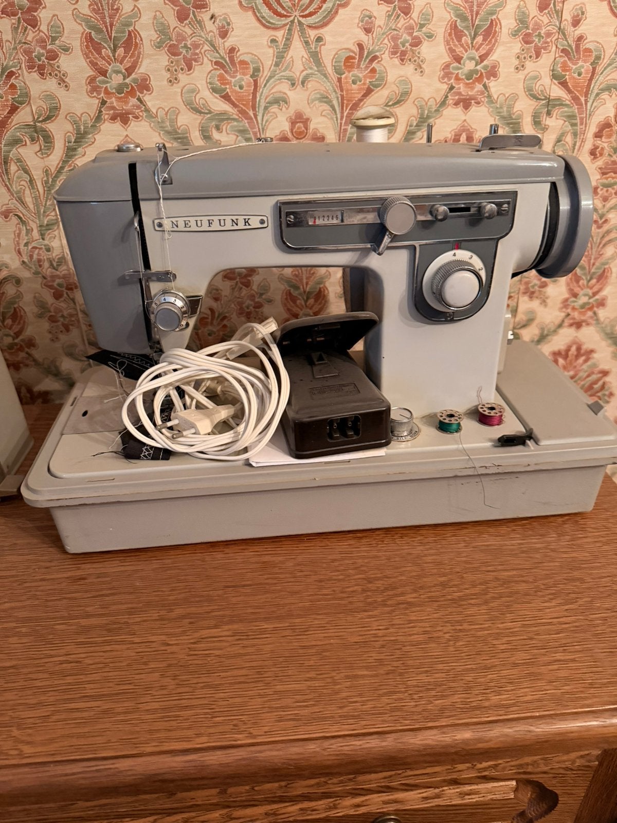 Antieken naaimachine, Enlèvement