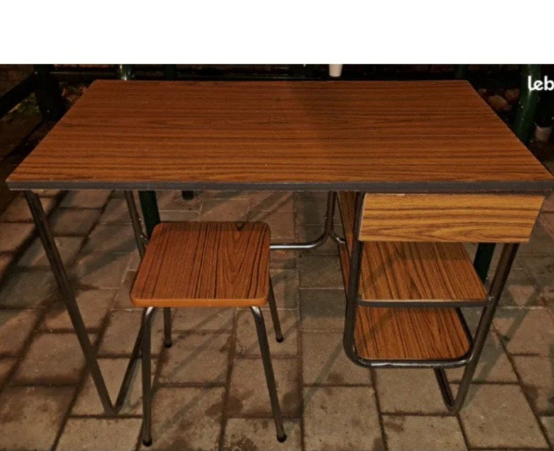 bureau année 60 parfaite état