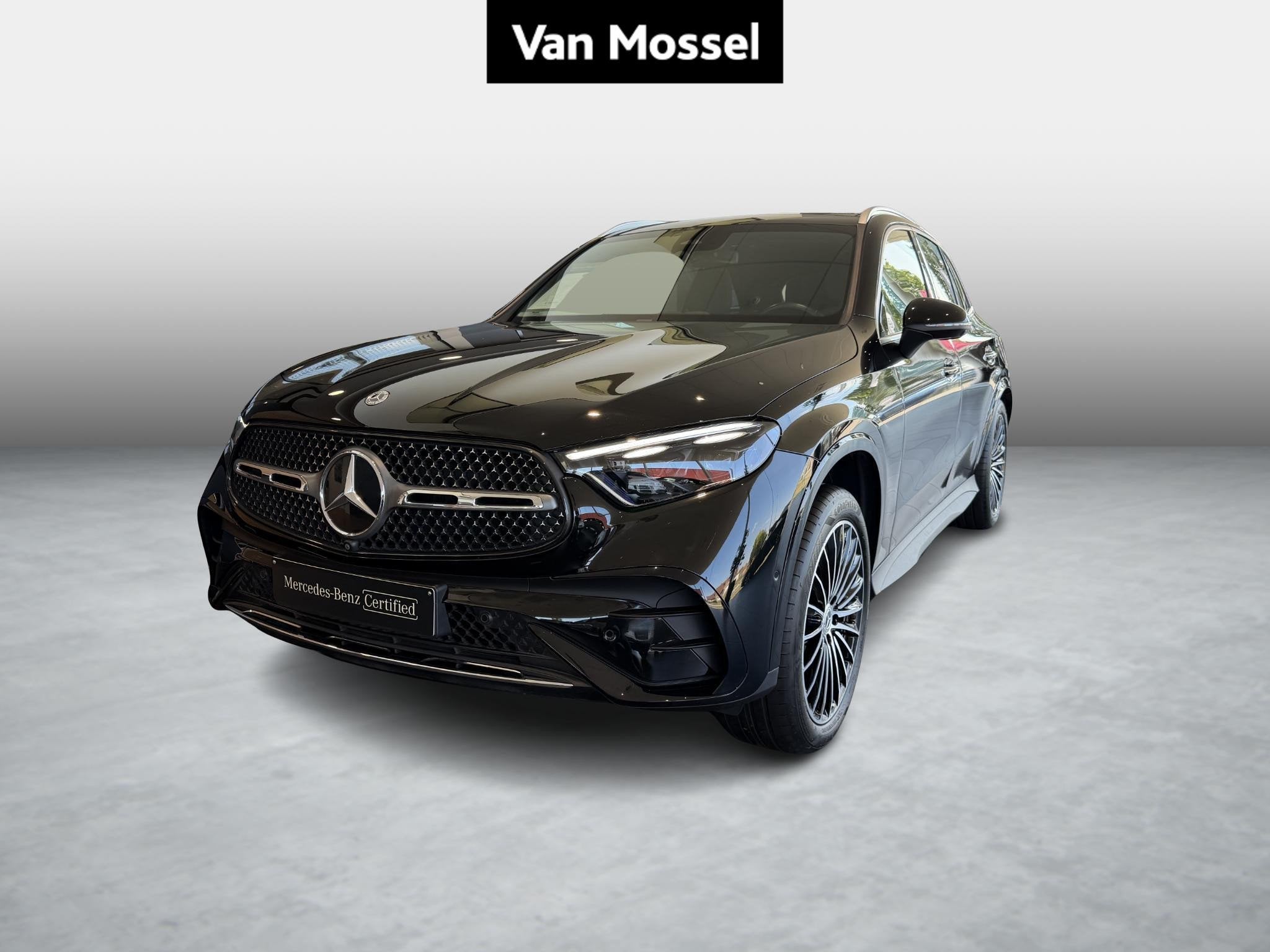 Mercedes-Benz GLC 300 e 4M AMG Line + LEDER + DIGITAL LIGHT, Auto's, Automaat, Dealer onderhouden, Stof, Gebruikt