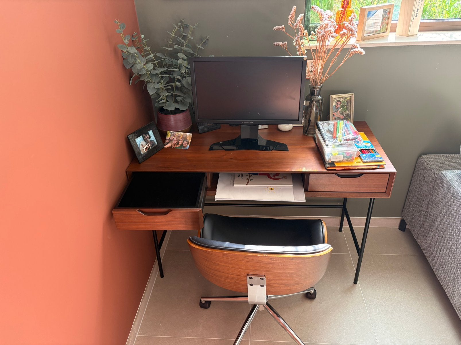 Ensemble de bureau : bureau, chaise et table basse assortie, Scandinave, Comme neuf, Réglable en hauteur, Enlèvement