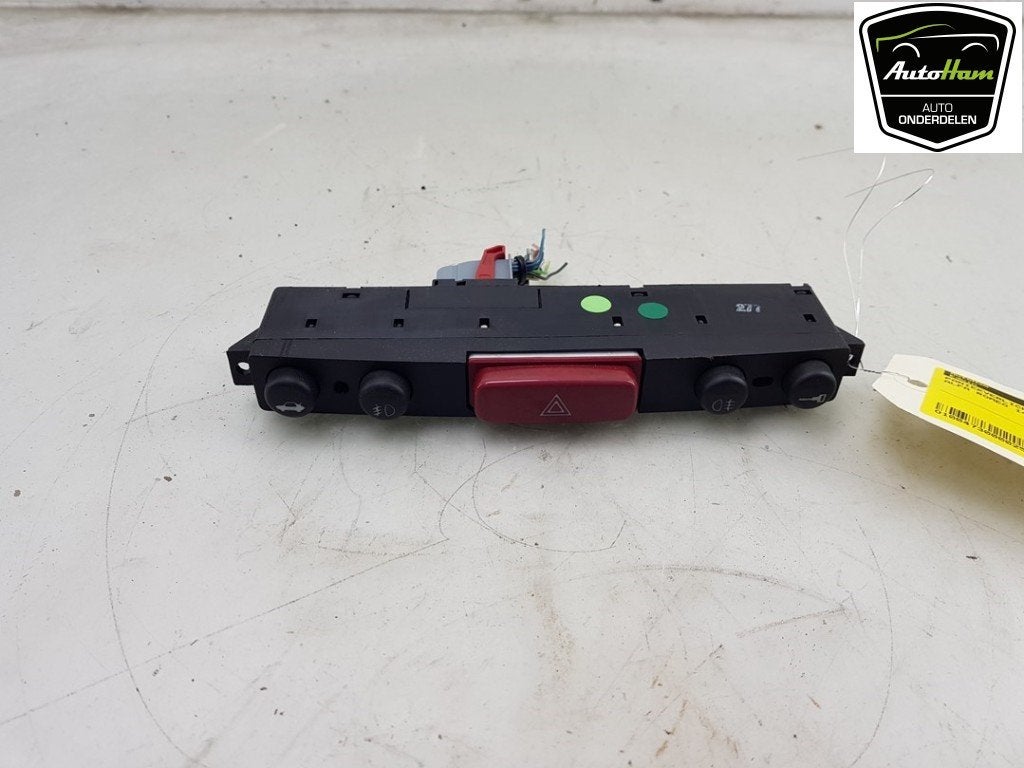 ALARMLICHTEN SCHAKELAAR Alfa Romeo 147 (937) (|735266925|), Dhr. J. Ham, Gebruikt, Administratie@autoham.nl, Alfa Romeo