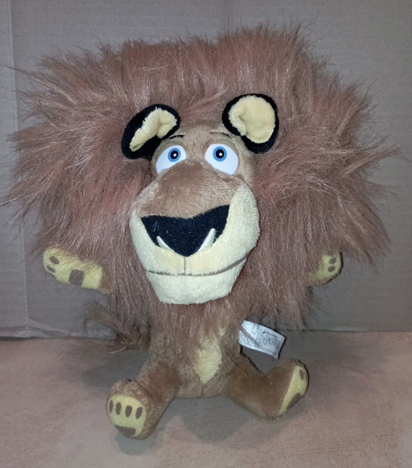 Knuffel leeuw - Madagascar (2010), Enfants & Bébés, Jouets | Peluches, Avec étiquette, Brun, Enlèvement ou Envoi, Overige karakters