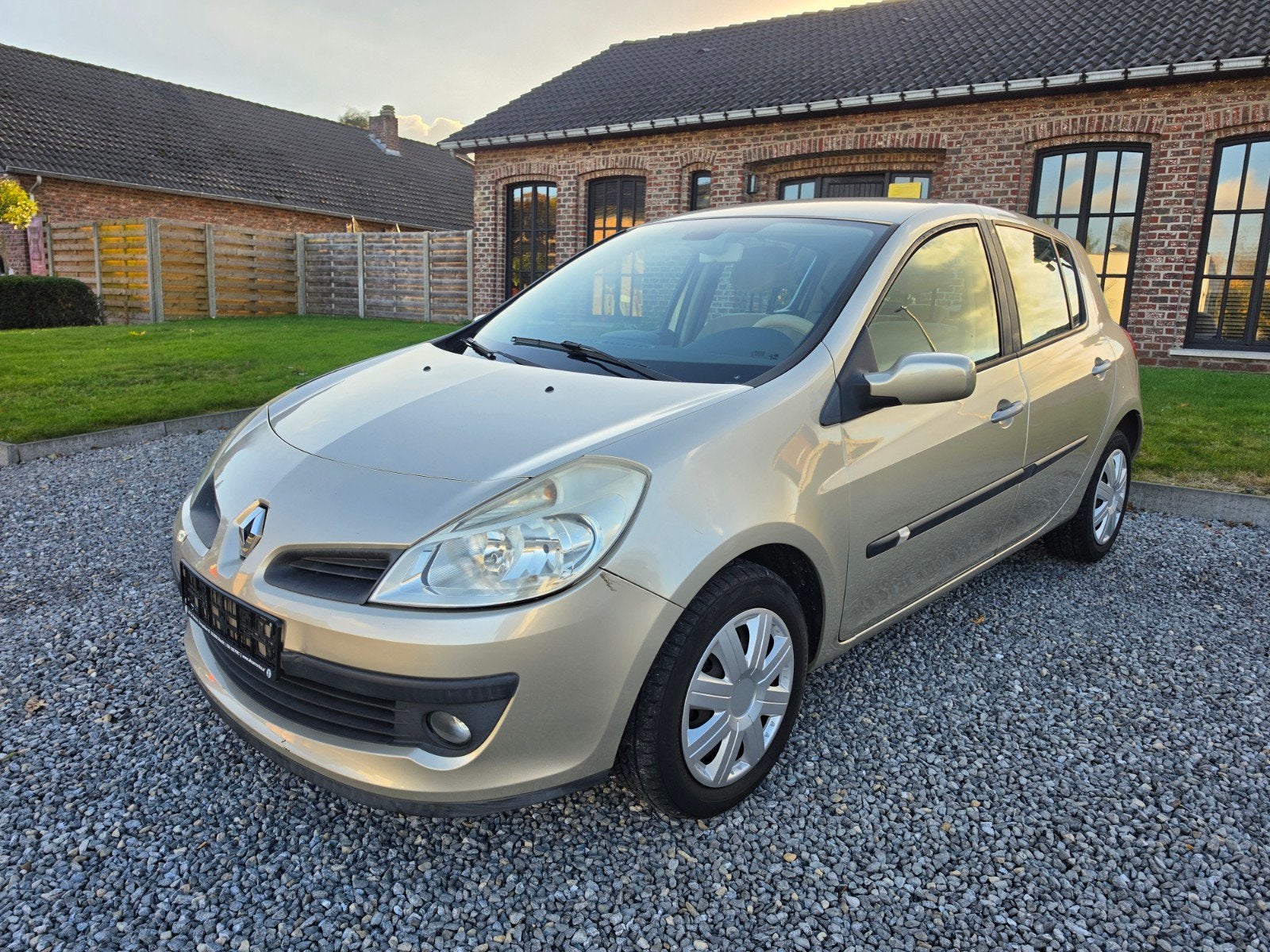 Renault Clio 1.6i automaat airco, Auto's, Automaat, Stof, 4 cilinders, Beige