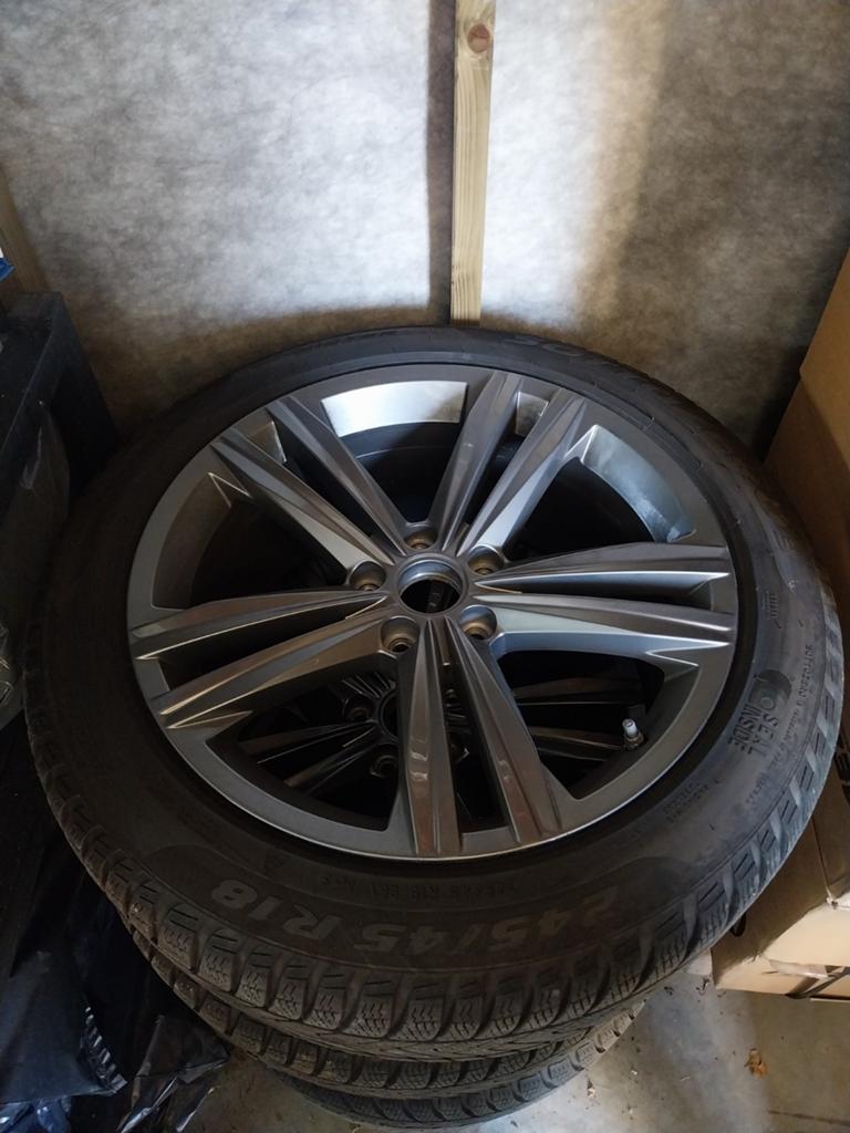 Volkswagen Sebring anthracite 18 pouces avec pneus M+S, Autos : Pièces & Accessoires, Pneus et Jantes, 245 mm, 4 Saisons, Véhicule de tourisme