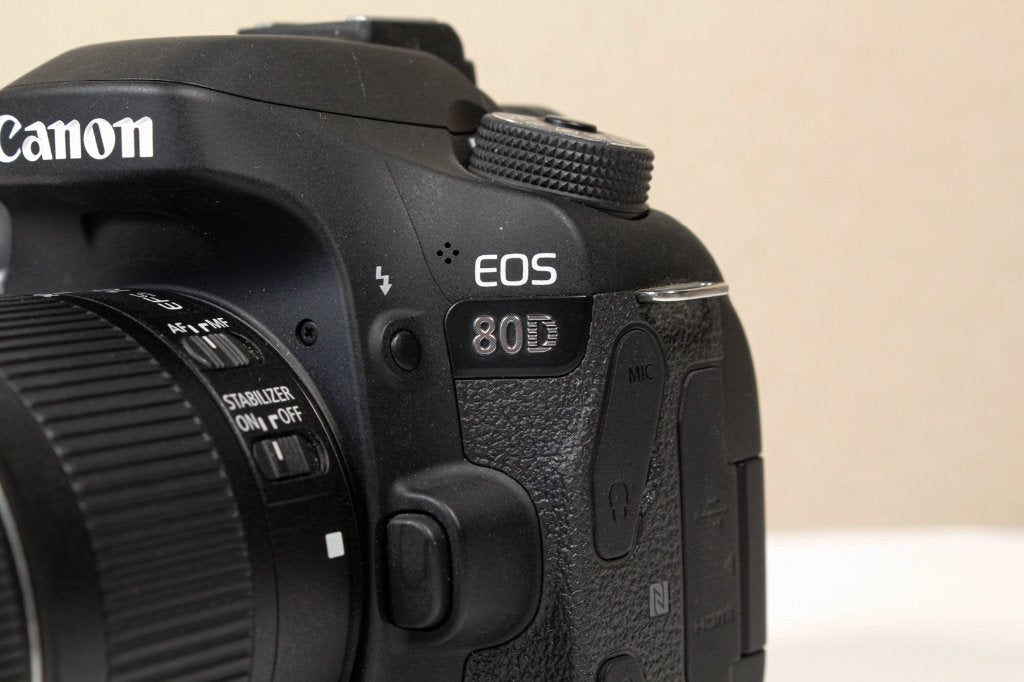 Canon 80D 2300 clicks avec ou sans objectif comme 9, Écran inclinable/pivotant, Comme neuf, Enlèvement, 24 mégapixels