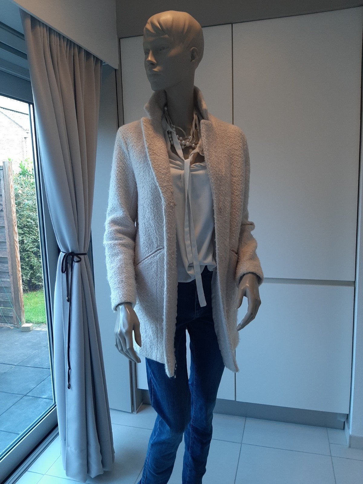 stijlvol ecru manteltje, Kleding | Dames, Ophalen of Verzenden, Maat 38/40 (M), Overige kleuren