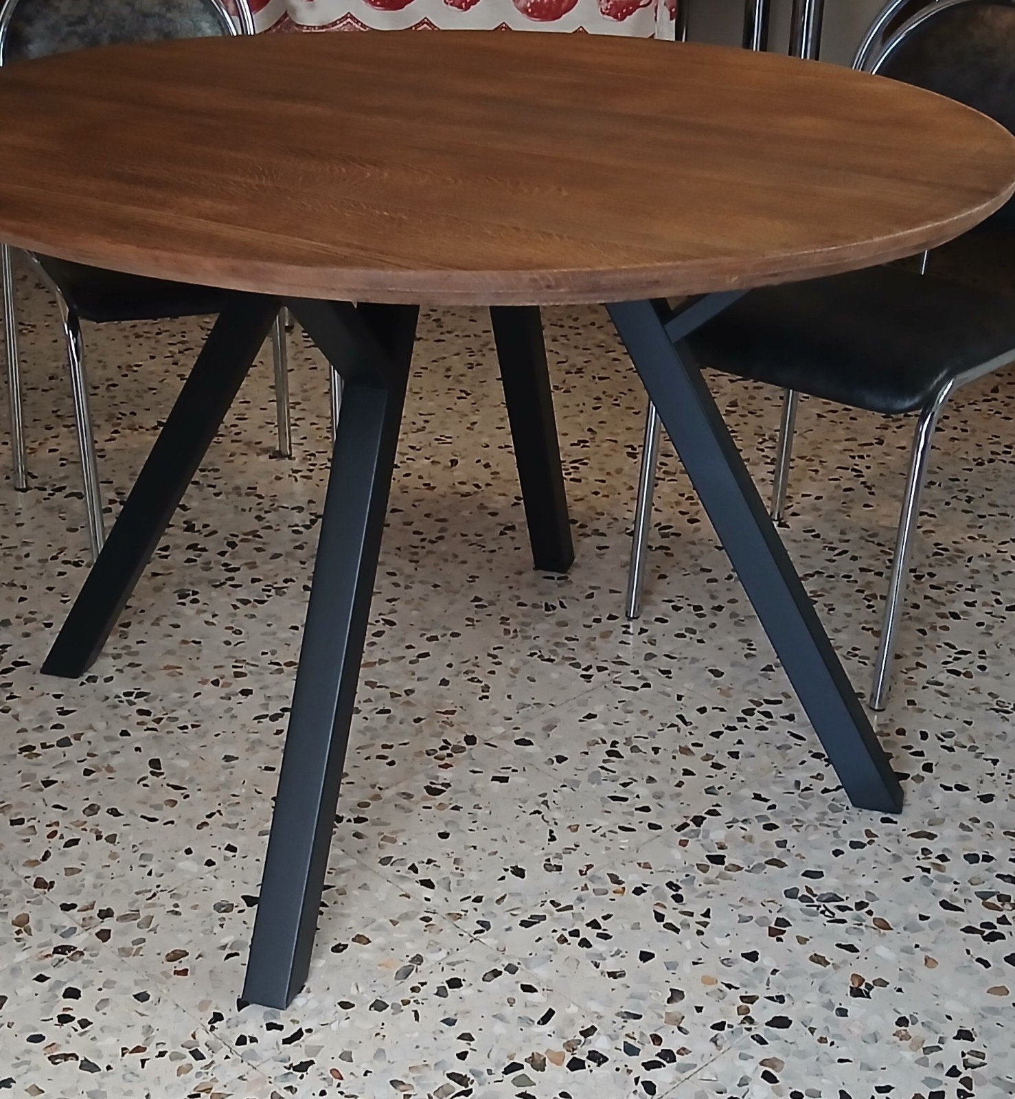 Ronde eettafel , massieve eik , diameter 120 cm, Ophalen
