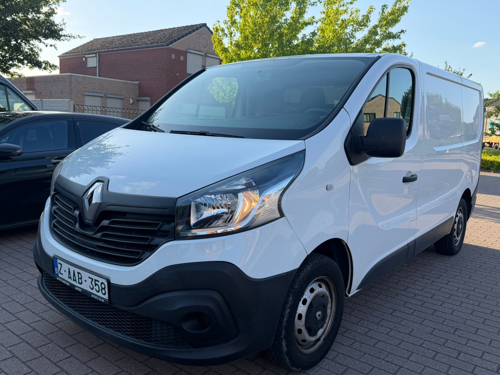 renault trafic  euro 6  diesel 125.000 km 0476684418, Auto's, Euro 6, Bedrijf, Diesel, Te koop