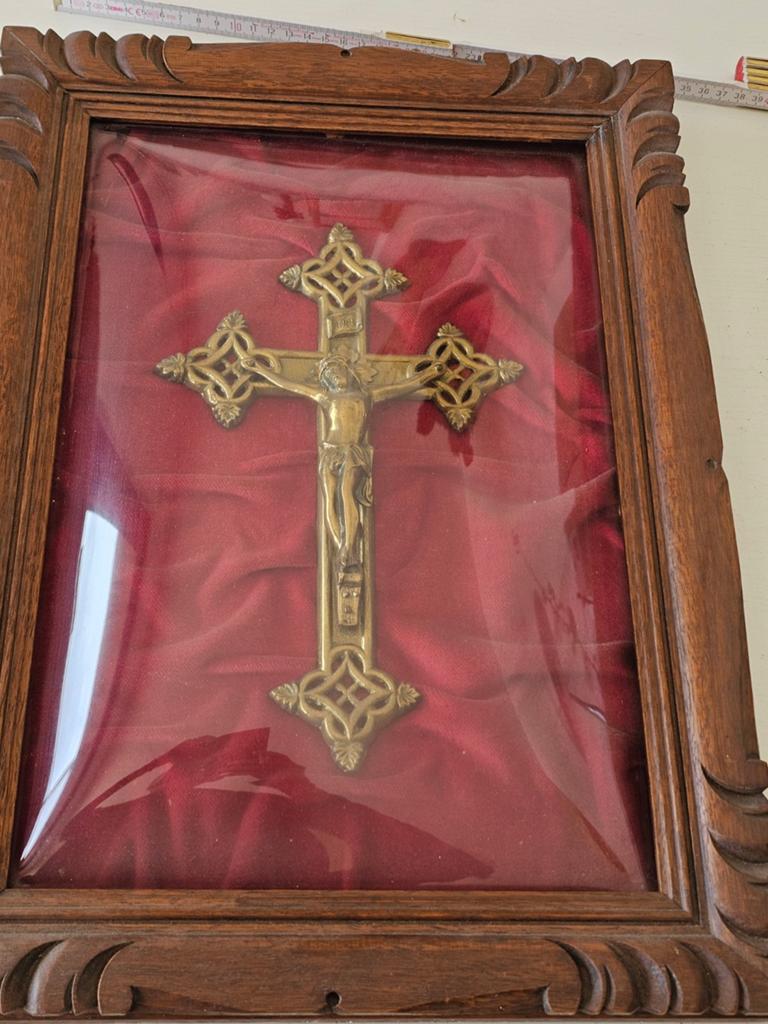 Mooi groot antiek kruisbeeld achter bol  glas in lijst, Antiek en Kunst, Ophalen of Verzenden