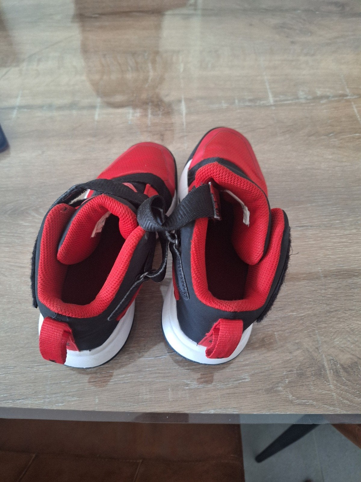 Basketbalschoenen jongen, Ophalen