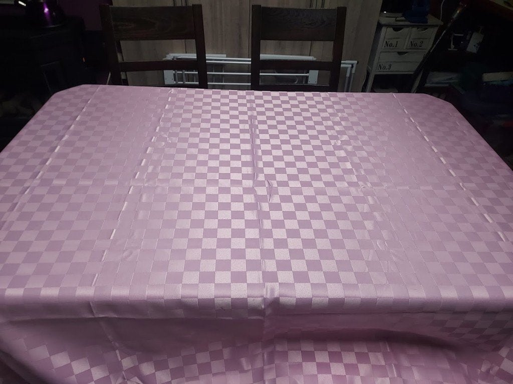 Tafelkleed, glanzend roze. Nieuwstaat, Ophalen, Zo goed als nieuw, Roze, Polyester