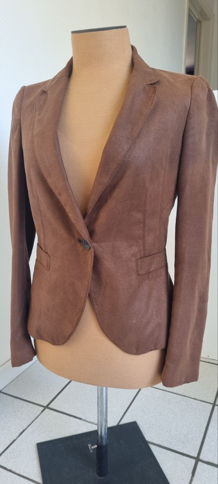 kort jasje, Kleding | Dames, Jasjes, Kostuums en Pakken, Bruin, Ophalen of Verzenden, Zo goed als nieuw, Jasje