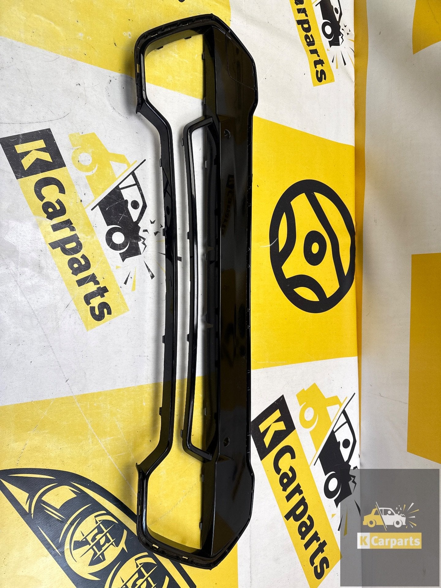 BMW X1 U11 M-Pakket Voorbumper Grille 51119881918, Petuelring 130
80788  Munich, DE, Gebruikt, Info@bmw.de, BMW