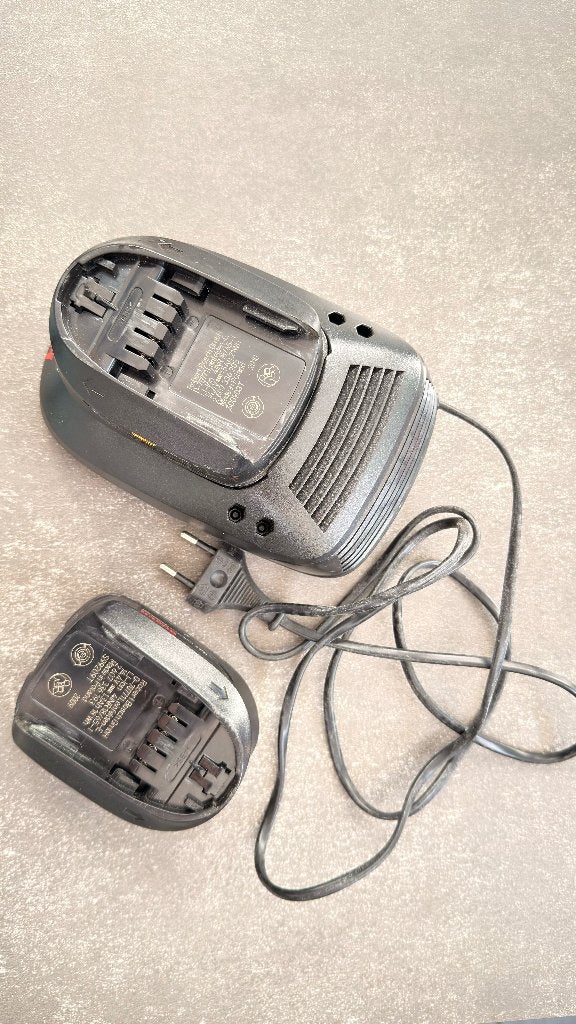 Lader + 2 batterijen Bosch 14,4V, Doe-het-zelf en Bouw, Gereedschap | Machine-onderdelen en Toebehoren, Ophalen, Gebruikt