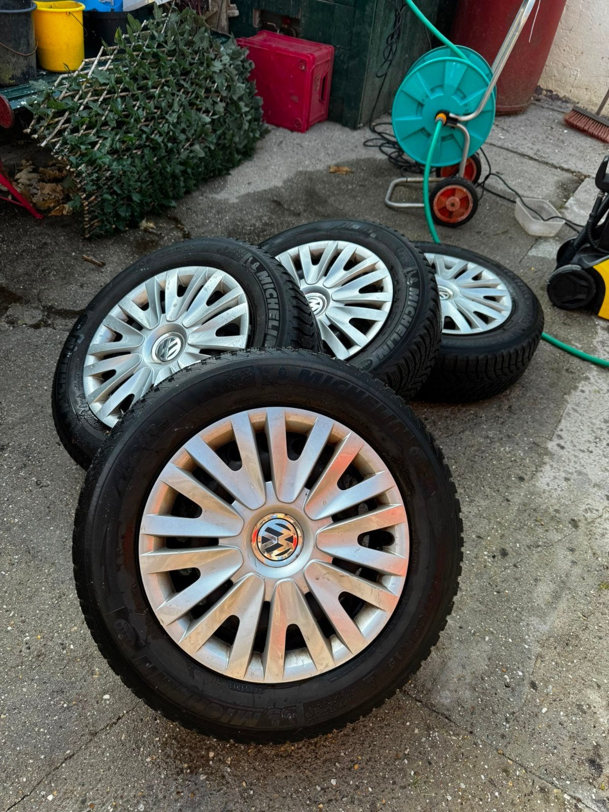 jante VW + pneus hiver., Autos : Pièces & Accessoires, Pneus & Jantes, Neuf, 15 pouces, Pneus hiver, Pneu(s)