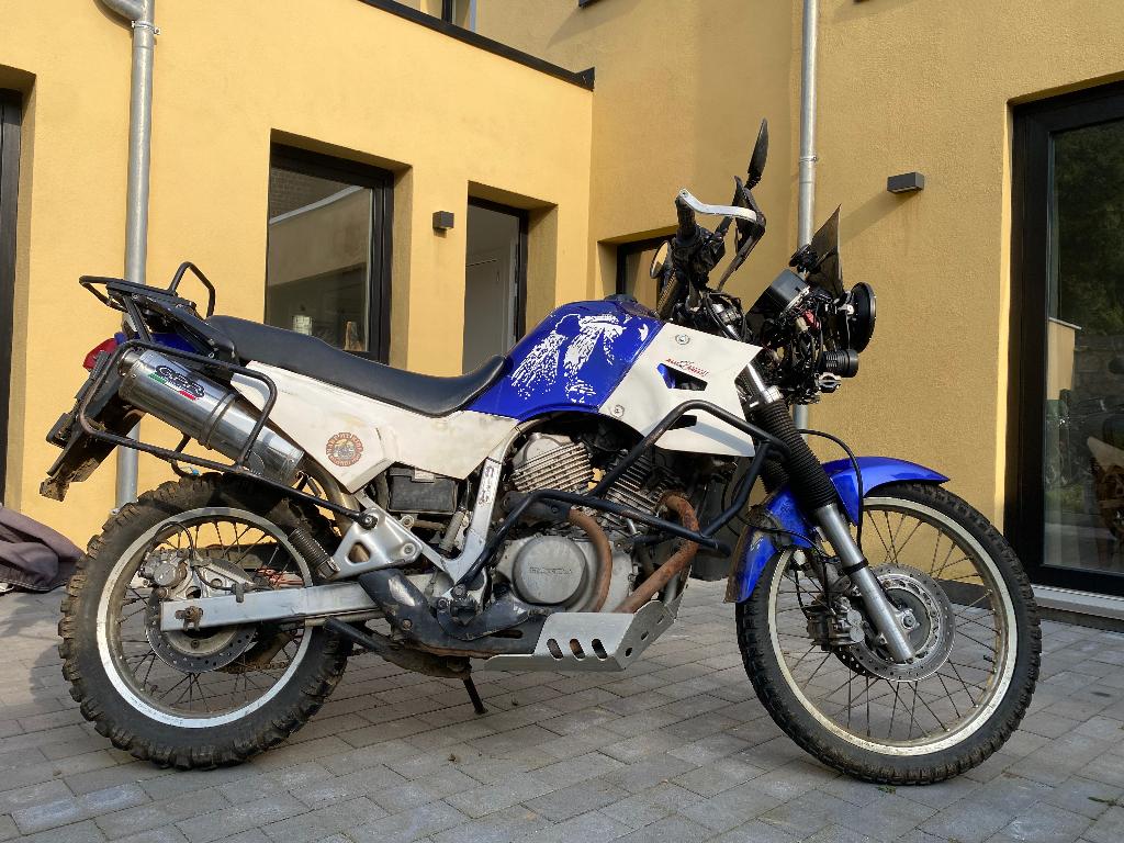 Transalp XL600V, Motoren, 2 cilinders, 583 cc, Motorrijbewijs A, Sportuitlaat
