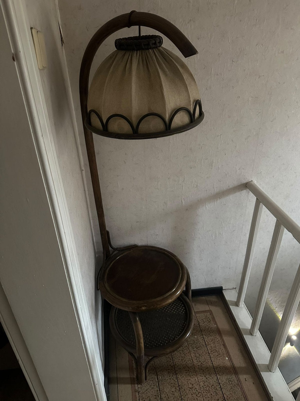 Vintage retro vloerlamp met bijzettafel & lectuurrek – jaren, Antiek en Kunst, Ophalen