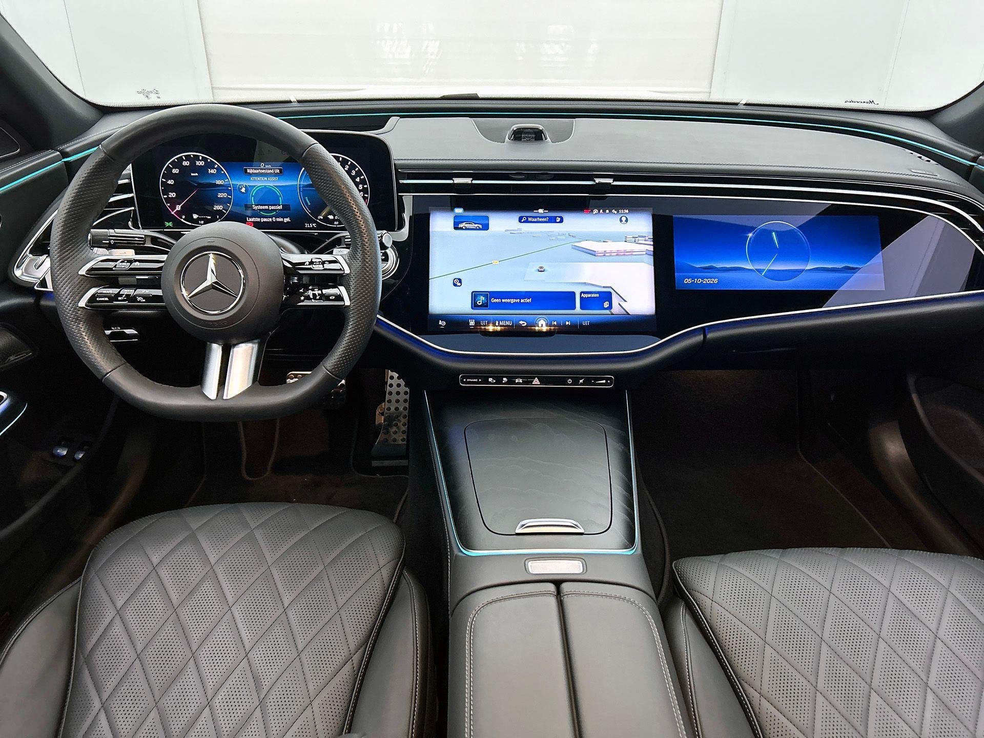 Mercedes-Benz E-klasse 400 e 4MATIC Berline AMG Line | Panor, Auto's, Gebruikt, Zwart, Leder en Stof, Bedrijf
