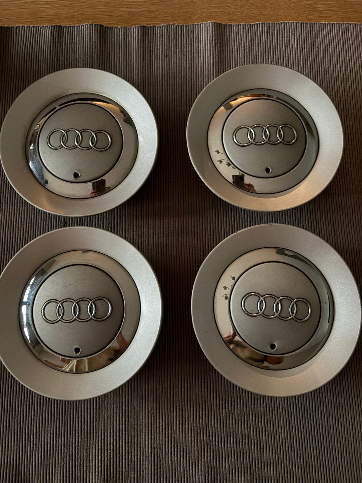 4 Audi wieldoppen / naafkappen 4F0601165, Ophalen of Verzenden, Gebruikt