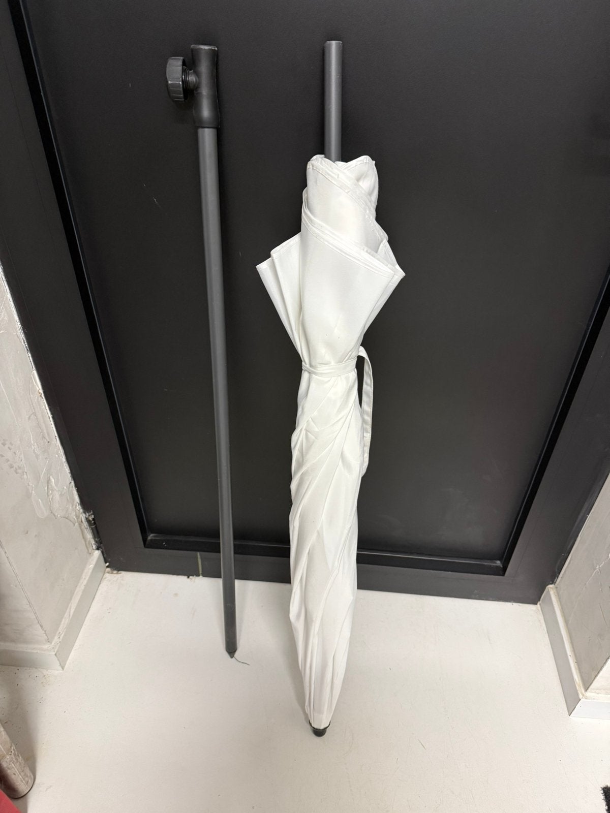 Parasol wit, Enlèvement, Comme neuf