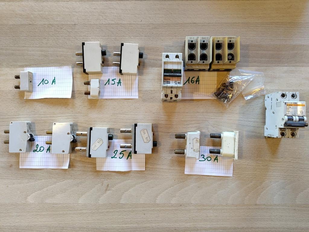 Equipement électrique : projecteurs, fusibles,..., Enlèvement ou Envoi, Utilisé, Autres types