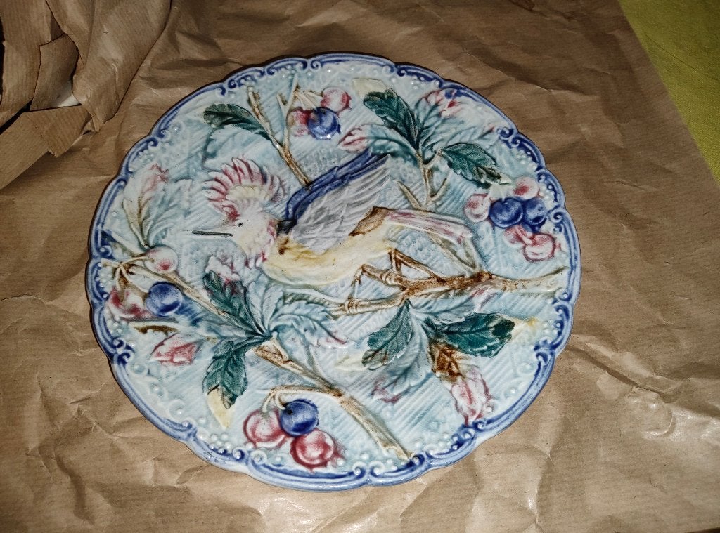 Ancienne assiette barbotine AMC Wasmuel oiseau relief, Ophalen of Verzenden
