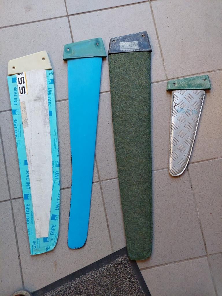 Boss, Sonntag, Deboichet en Hurricane vinnen, Sports nautiques & Bateaux, Planche à voile, 7 m² ou plus, Moins de 250 cm, Comme neuf