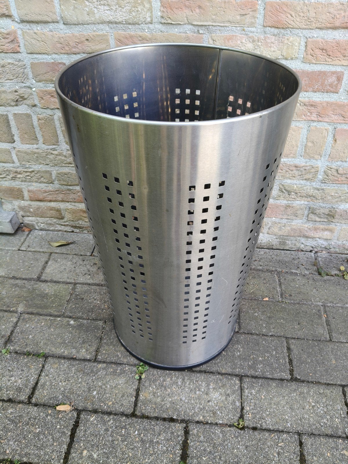 Wasmand in chroom met deksel., Ophalen