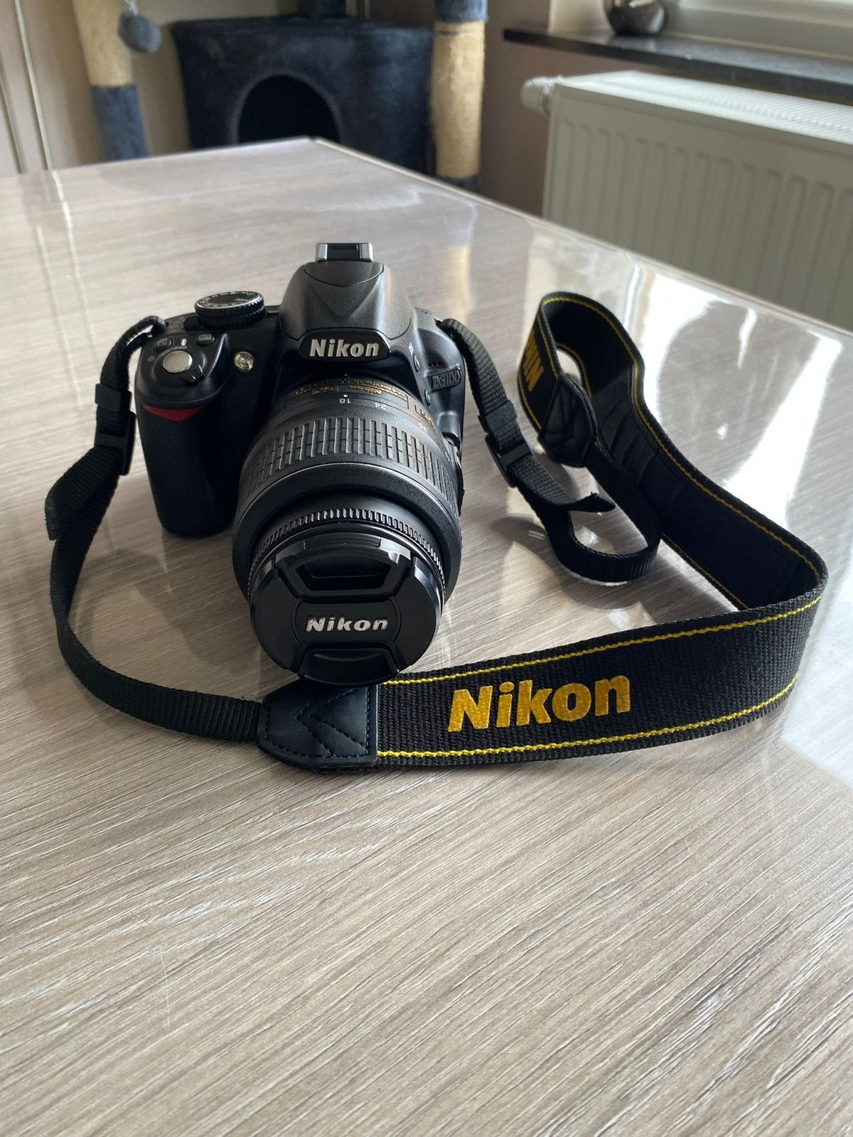 Nikon D3100 + 18-55 mm lens + Nikon-tas, Ophalen of Verzenden, Zo goed als nieuw, Accu, Nikon