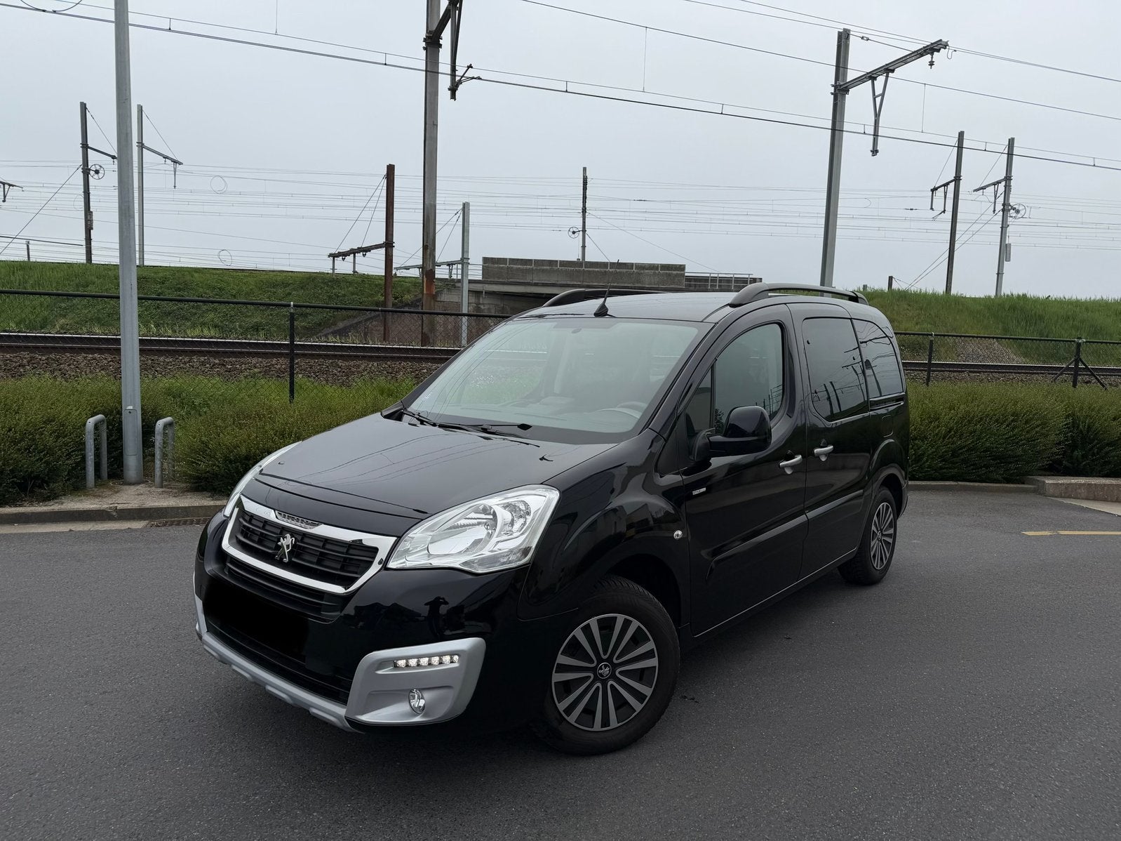 Peugeot Partner Tepee 2018, STYLE, Dealer onderhouden, Zwart, Handgeschakeld, 5 deurs