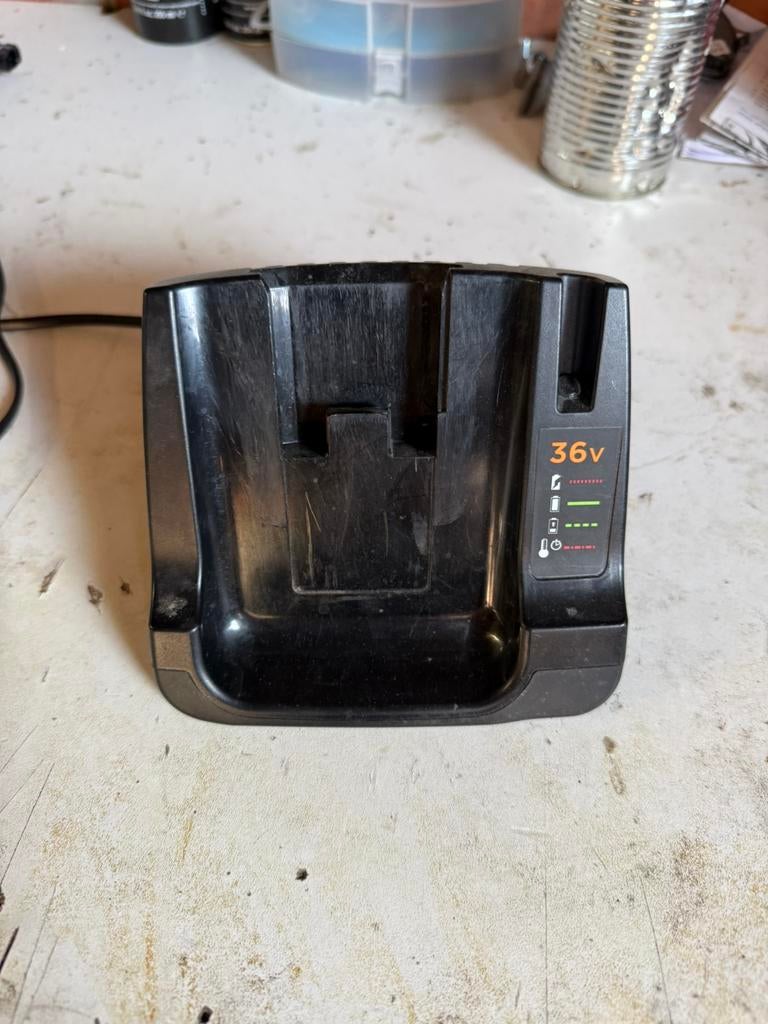 Oplader black decker 36v  1.3 A, Envoi