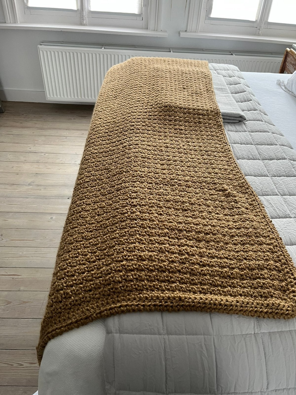 NIEUW HANDGEMAAKTE DEKEN PLAID SPREI IN MERINOWOL CAMEL, Ophalen of Verzenden, Zo goed als nieuw, Wol, Plaid