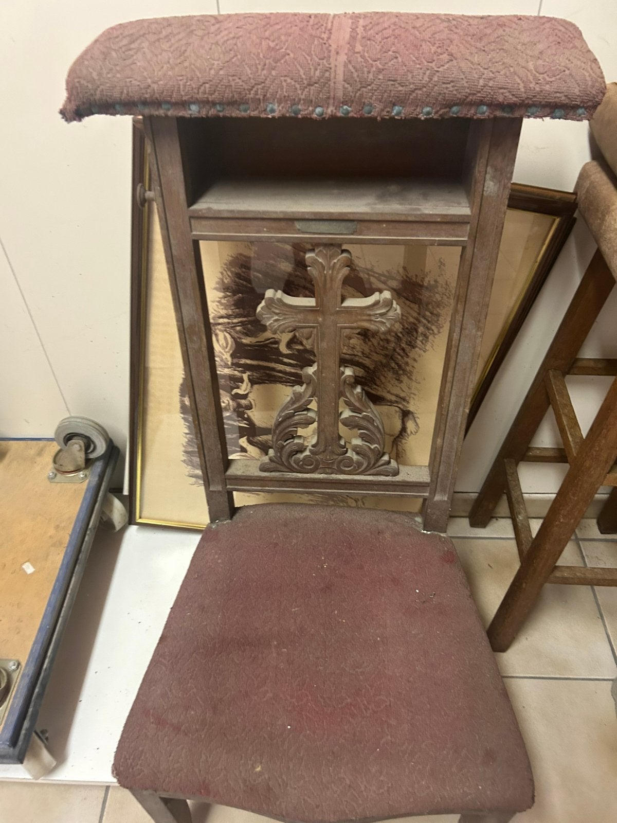 Chaise d'église, Enlèvement