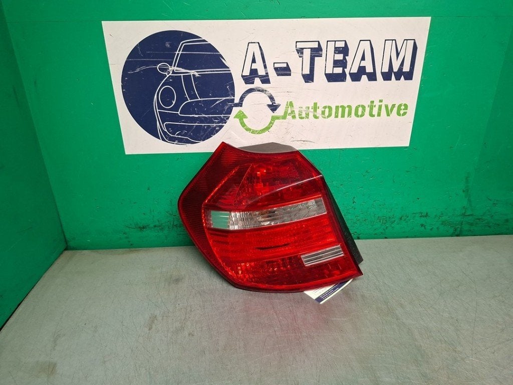 FEU ARRIÈRE GAUCHE BMW 1 serie (E81) (|716495505|), Autos : Pièces & Accessoires, Utilisé, BMW, Petuelring 130
80809  München, DE