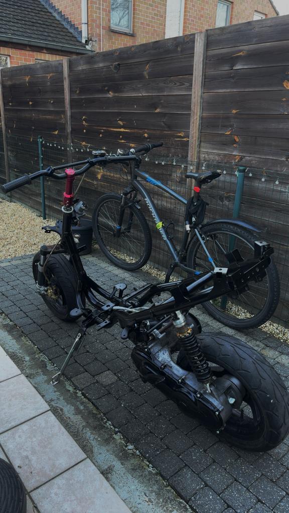 AEROX A KLASSE WERKEND PROJECT, Fietsen en Brommers, Ophalen