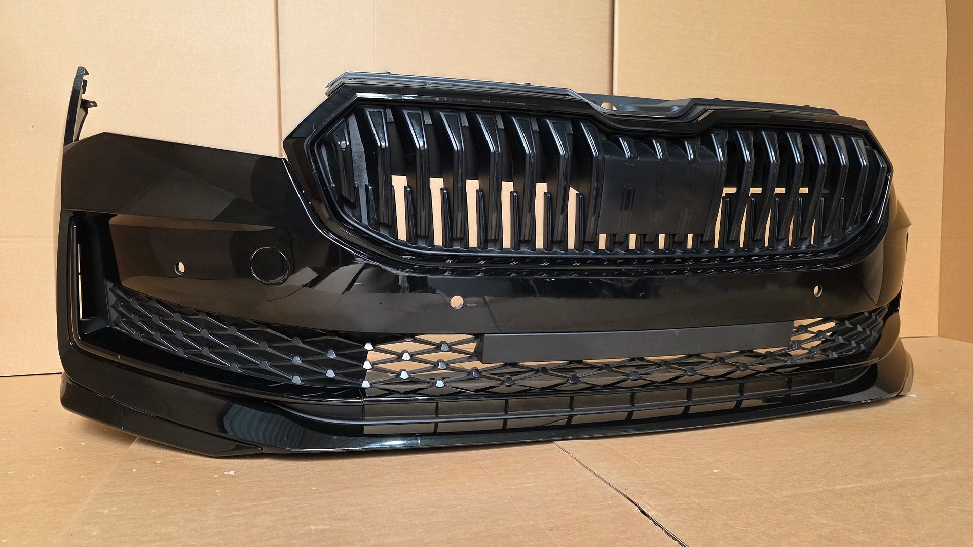 Voorbumper SKODA SUPERB IV B9 SPORTLINE 4xPDC 3P0807221A, Gebruikt, -, Voor, Ophalen of Verzenden
