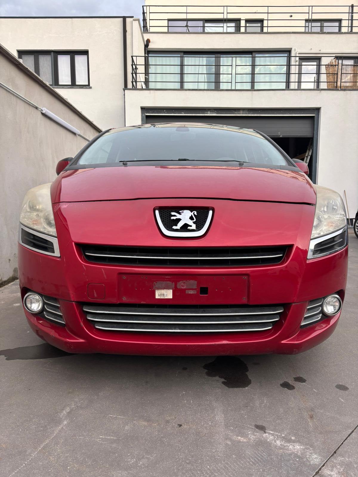 Peugeot 5008 1.6 Essence/7 sièges, Autos, Rouge, Euro 5, Ordinateur de bord, Entreprise