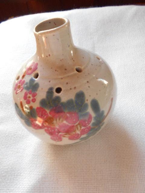 handgemaakt vaasje met gaatjes 6 €, nieuw, pique fleurs, Huis en Inrichting, Woonaccessoires | Vazen, Nieuw, Overige kleuren, Handgemaakt
