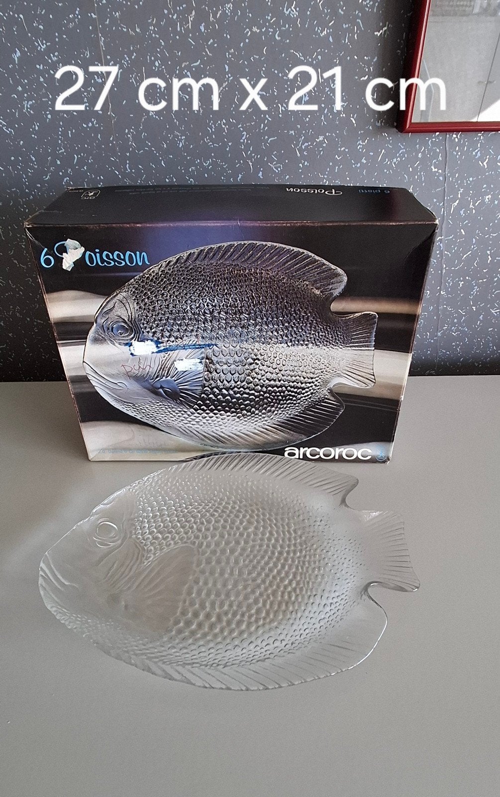 6 plateaux ou 6 assiettes en verre en forme de poisson., Enlèvement