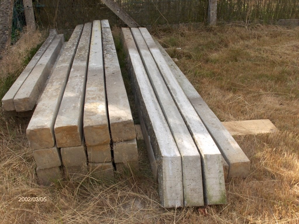 16 betonnen weide palen 270 cm lang + 5 strevers, Ophalen, Zo goed als nieuw, 250 cm of meer, Palen