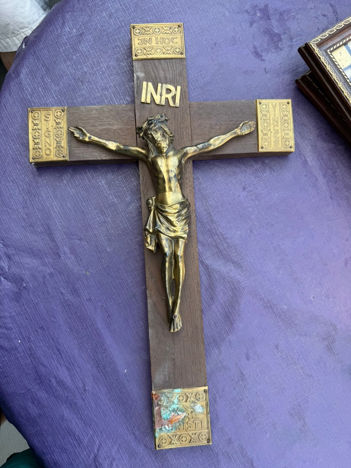 Grand crucifix vintage en bois avec corps en métal — 50 cm, Antiquités & Art, Antiquités | Objets religieux, Enlèvement ou Envoi