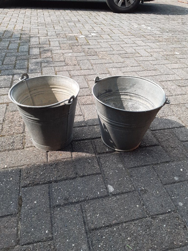 Vintage zinken emmers, Ophalen